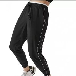 Athleta Colorblocked Brooklyn Jogger Black/ White Size 10